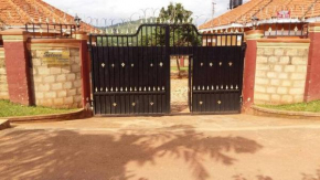 Nice private 3 bedroom holiday home Entebbe Road